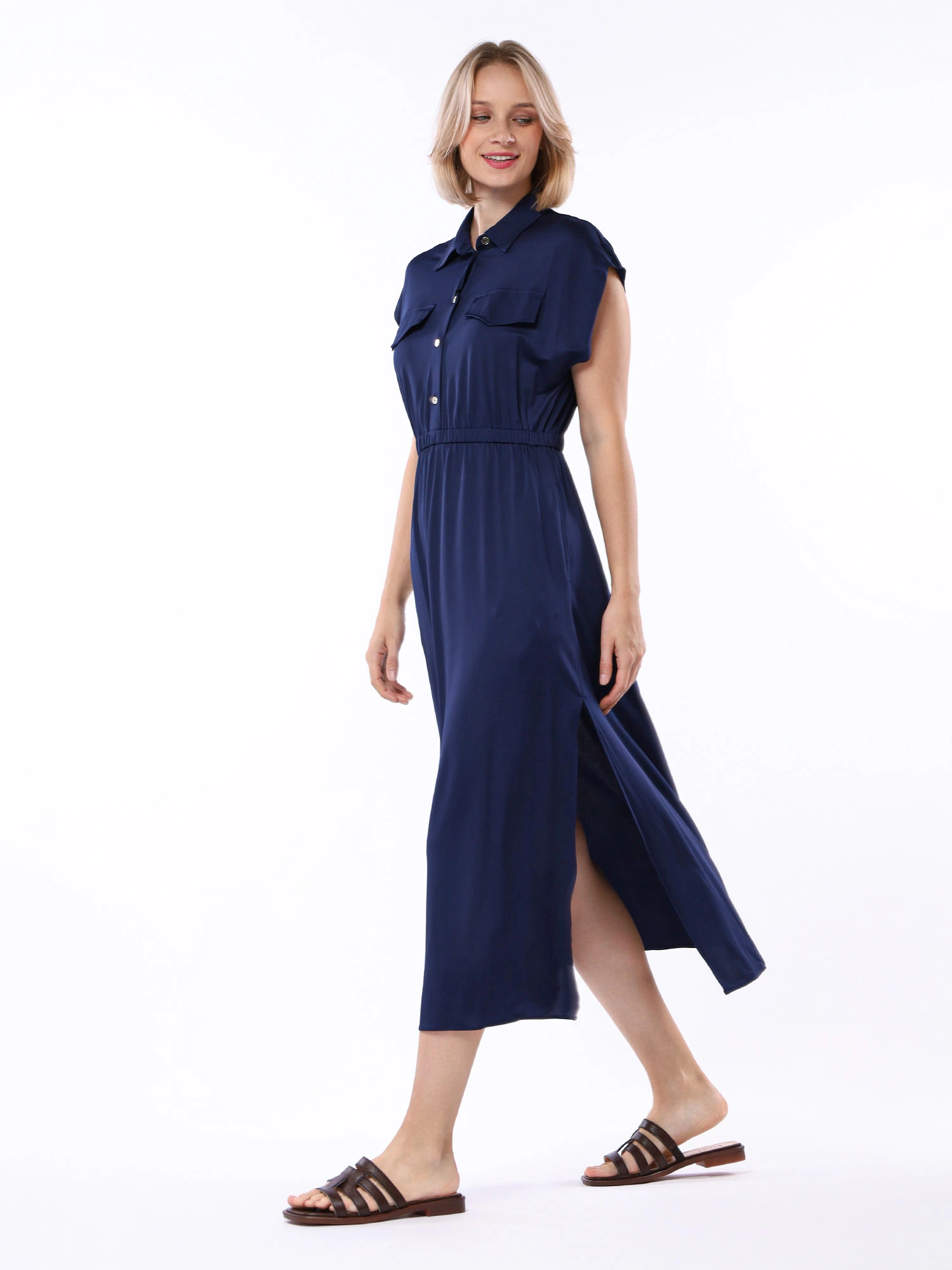 Платье из смесовой вискозы с боковыми разрезами